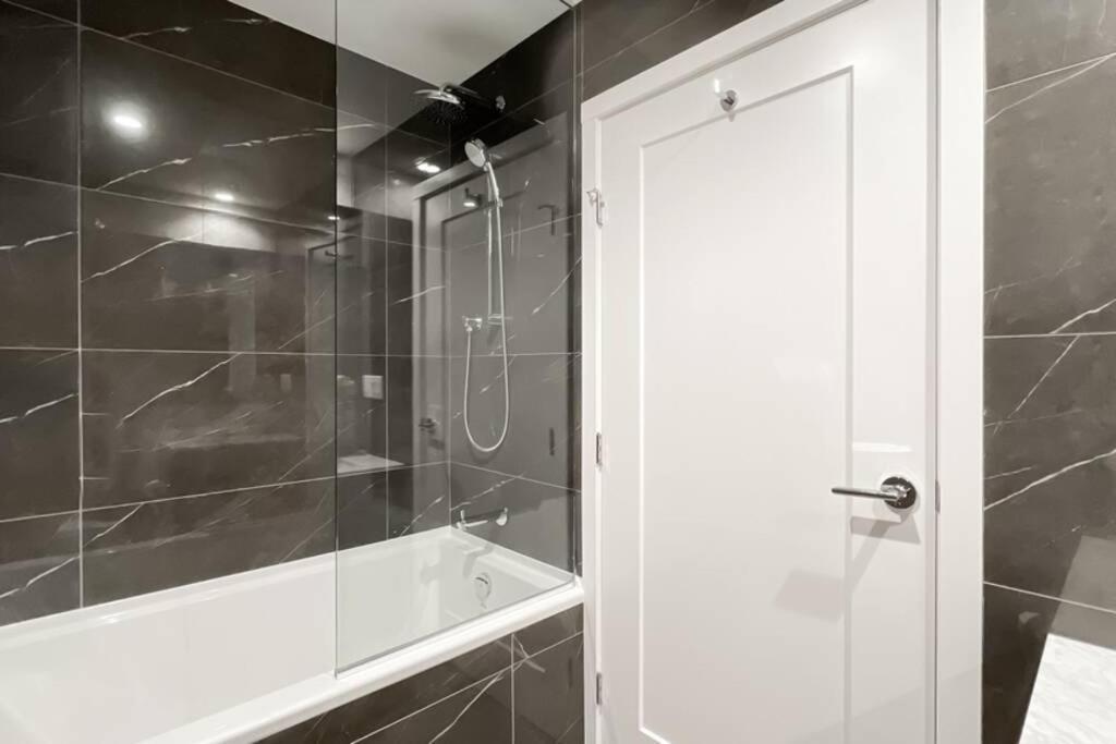 Spacious New Apartment With Working Space@Oakridge Βανκούβερ Εξωτερικό φωτογραφία