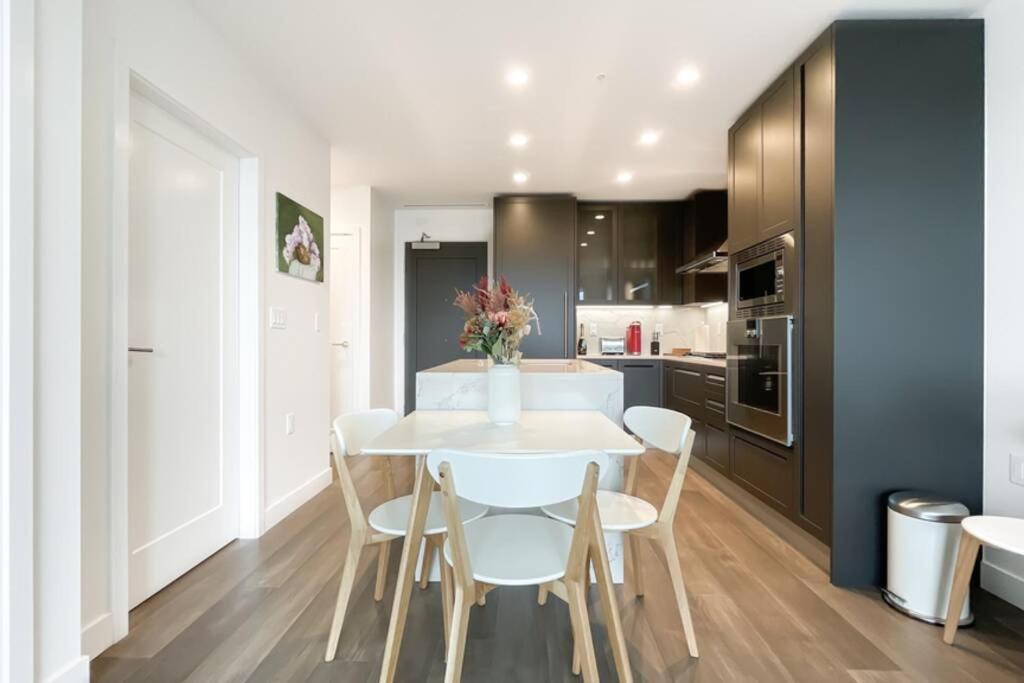 Spacious New Apartment With Working Space@Oakridge Βανκούβερ Εξωτερικό φωτογραφία
