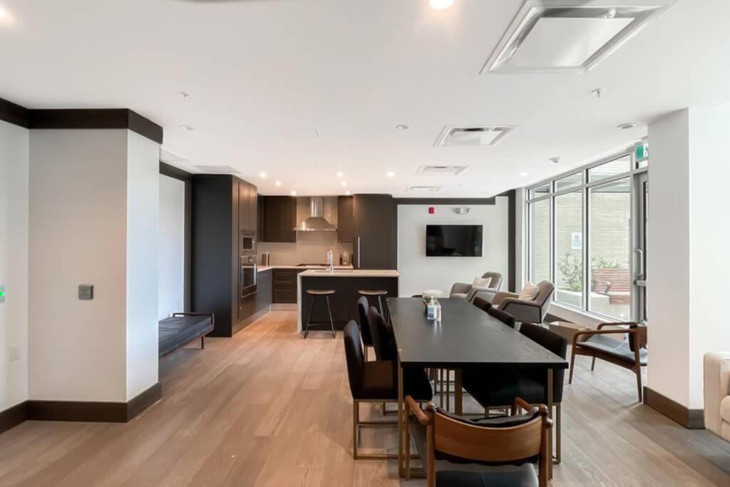 Spacious New Apartment With Working Space@Oakridge Βανκούβερ Εξωτερικό φωτογραφία